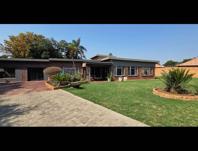 3 BEDROOM HOUSE FOR SALE IN BRACKENHURST